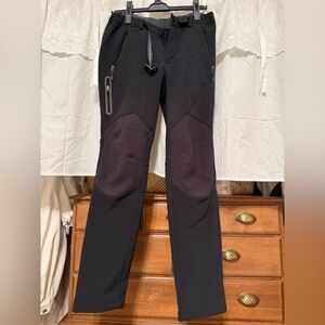 Columbia women’s Black Cargo Pants